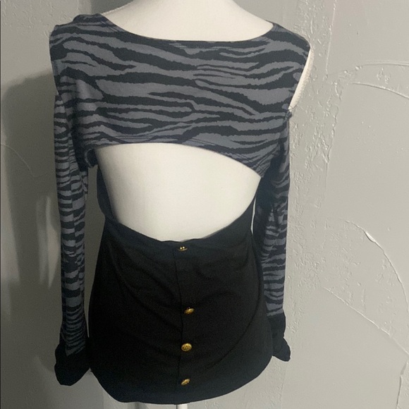 Asymmetrical Black and Gray Long Sleeve Blouse - Picture 2 of 3